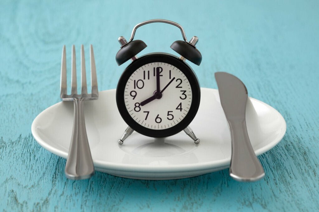 How fasting can help with focus, fat-loss and feeling more energised - Sow & Arrow